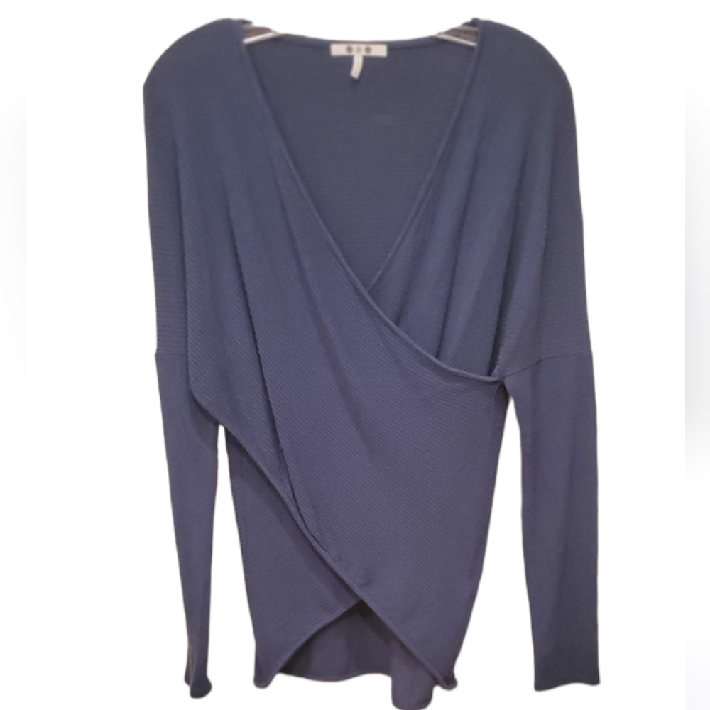 ✨️3 Dots blue faux wrap ribbed top✨️